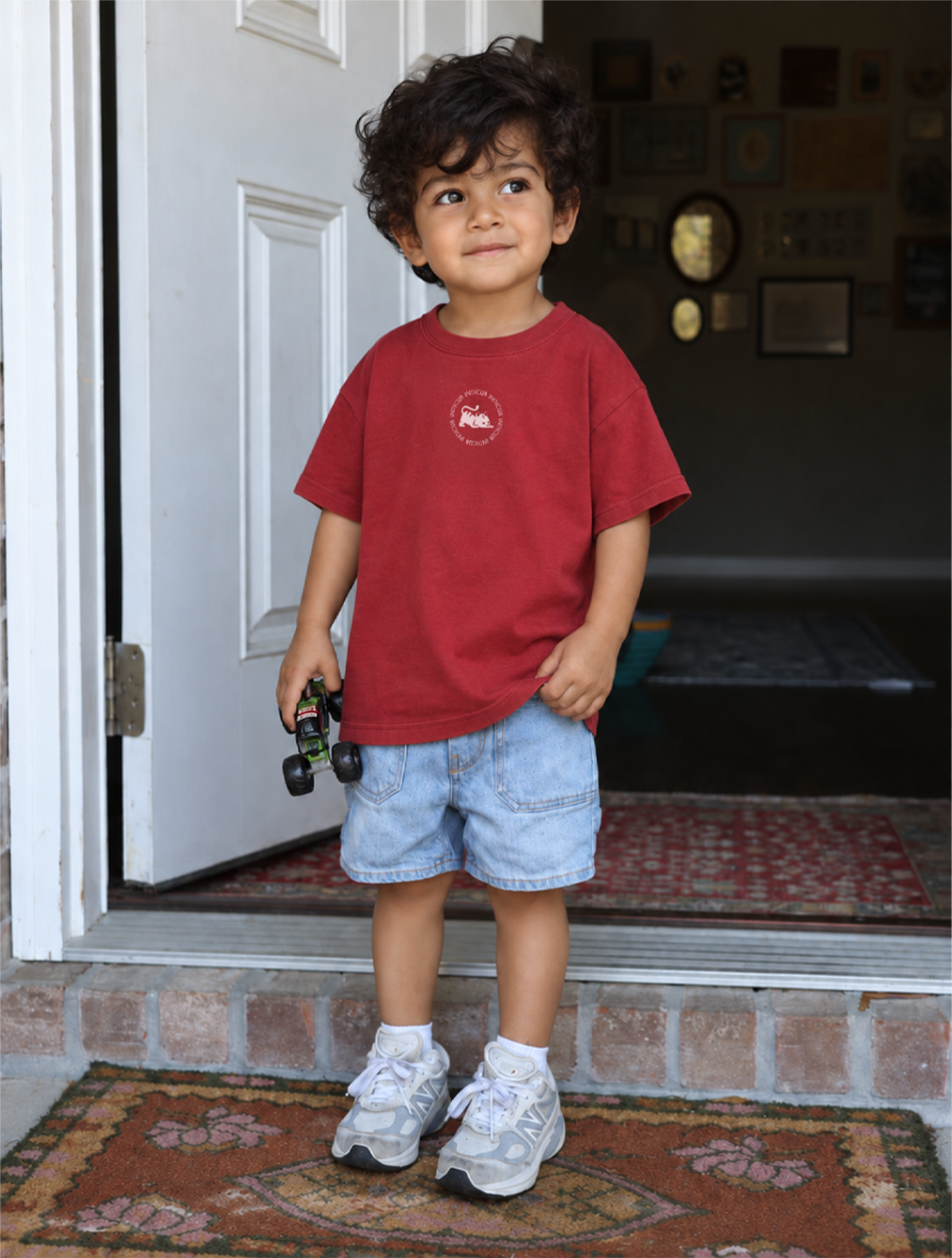 Curious – Red – 2